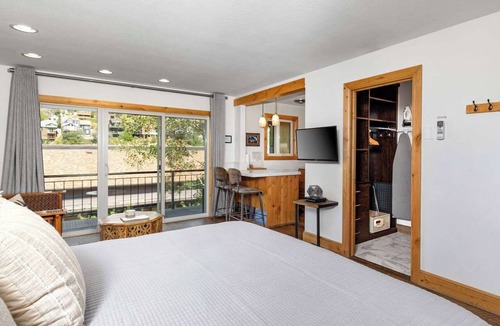 Downtown Park City Hotel | Treasure Mountain Inn - Junior Suite #42 - Cleaning fees included!