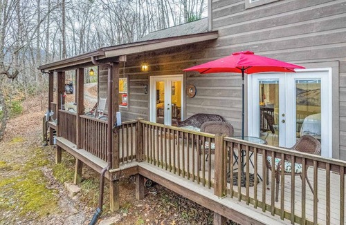 Sylva House | Tree Top Cabin