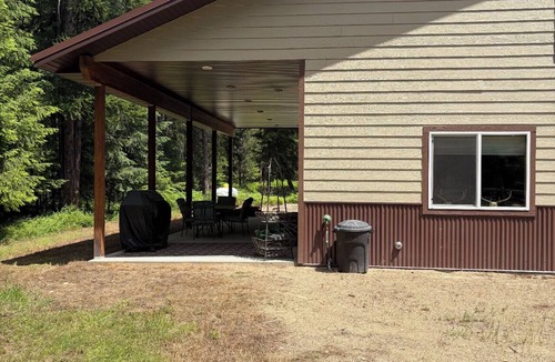 Trout Creek Apartment | Tremendous 1-bedroom studio in quaint Trout Creek perfect for getaway