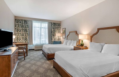 Pasco Hotel | Tri‑Cities 2 Queen Room w/Breakfast, Gym & Pool