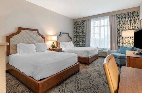 Pasco Hotel | Tri‑Cities 2 Queen Room w/Breakfast, Gym & Pool