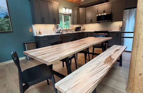 Packwood Cabin | Tri-level, 9 guest, 4 bedroom, 2 bathroom home with hot tub and game room.