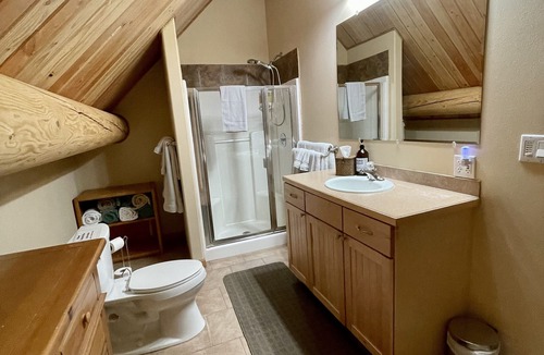 Packwood Cabin | Tri-level, 9 guest, 4 bedroom, 2 bathroom home with hot tub and game room.
