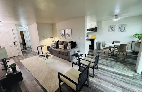 Tukwila Condo | Tucked On the Hill 2 Bed Exec. stay