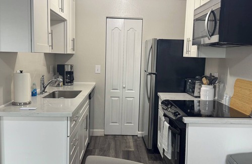 Tukwila Condo | Tucked On the Hill 2 Bed Exec. stay