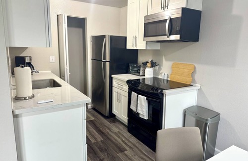 Tukwila Condo | Tucked On the Hill 2 Bed Exec. stay