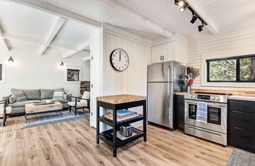 Bend Cabin | Tumalo Falls Modern Cabin Boulder House Bend