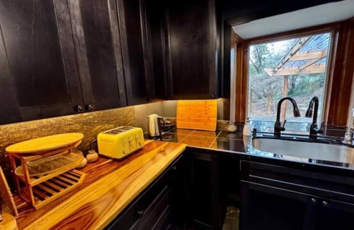 Lynnwood House | Turnkey Luxury 3BR + Office AC & EV Charger Near Edmonds College