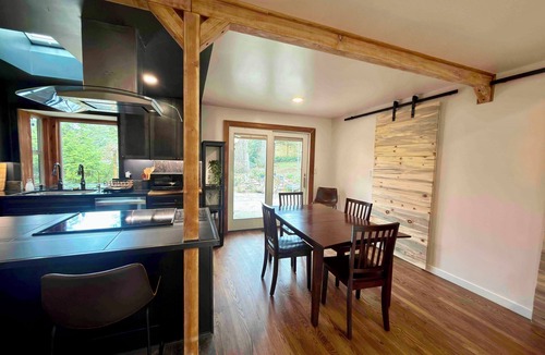 Lynnwood House | Turnkey Luxury 3BR + Office AC & EV Charger Near Edmonds College
