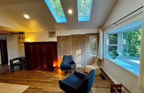 Lynnwood House | Turnkey Luxury 3BR + Office AC & EV Charger Near Edmonds College