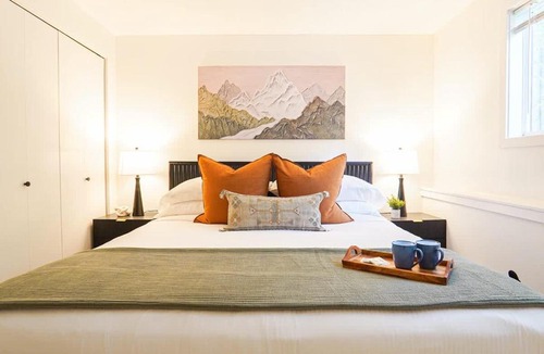 Glacier House | Twin Lakes Retreat