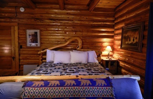 Dubois Cabin | Twin Pines Lodge & Cabins