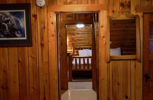 Dubois Cabin | Twin Pines Lodge & Cabins