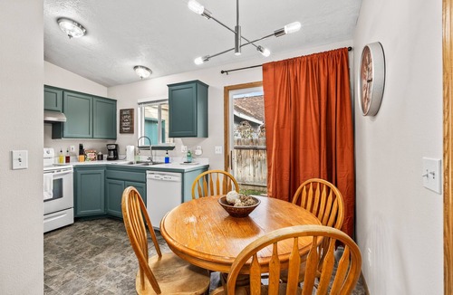 West Bench Apartment | Two Adjacent Apartments for Large Groups (3539)