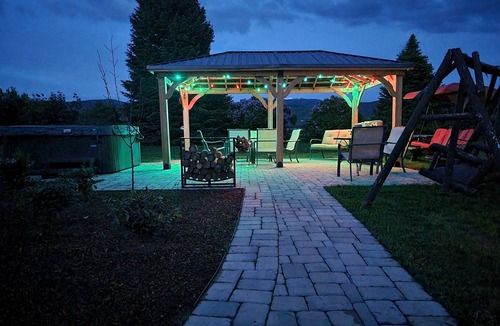 Victor House | Two beautiful homes accommodate 30 sleeping guests with mountain views