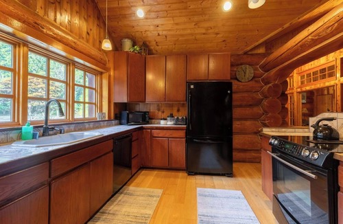 Beaver Cabin | Two Beautiful Log Cabins alongside the Sol Duc River!