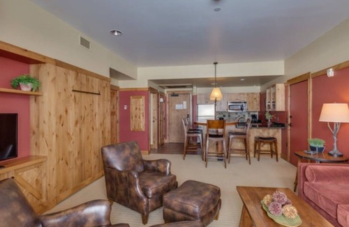 Victor Hotel | Two Bedroom Luxury Suite | Bronze Buffalo Ranch