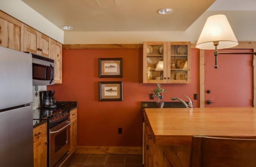 Victor Hotel | Two Bedroom Luxury Suite | Bronze Buffalo Ranch