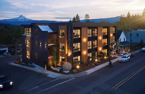 White Salmon Apartment | Two-bedroom penthouse-located downtown White Salmon, suite 14