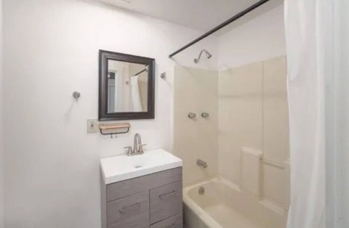 Roseburg Cabin | Two Bedroom Queen Suite- Historic Lodge on the North Umpqua River
