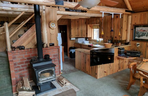 Crescent Cabin | Two Cabin On Crescent Creek, Saltwater Hot-Tub, bring horses. StarLink Internet