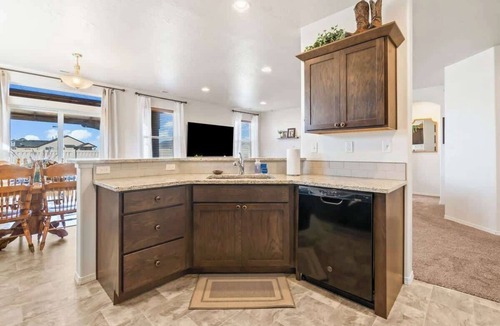 Caldwell House | Two Caldwell Homes Near Boise | Hot Tub & Game Room | Sleeps 20
