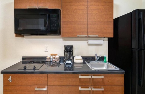 Jamestown Hotel | Two Clean Room w/Stovetop & Microwave Near National Buffalo Museum