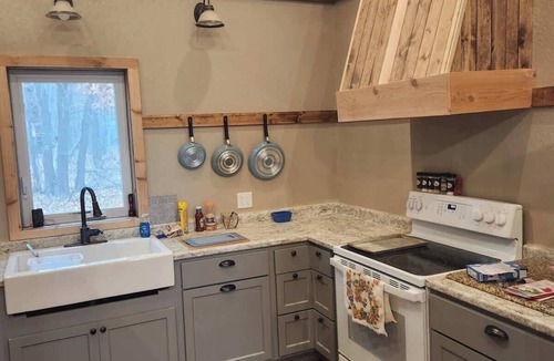 Lyndon Station Cabin | Two Crows Cabin Summa