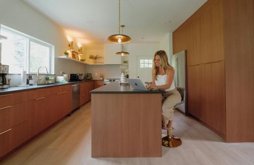 Seattle House | Two Homes Under One Roof Sleeps 14 4 Parking