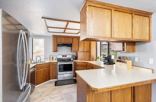 Grants Pass House | Two Living Spaces Private Downstairs Suite