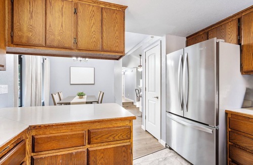 Grants Pass House | Two Living Spaces Private Downstairs Suite
