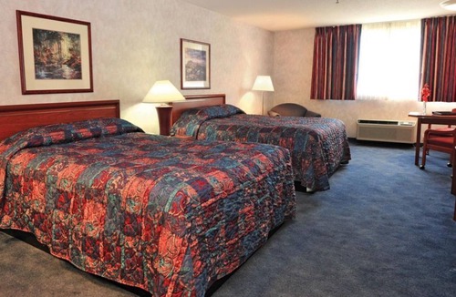 Altamont House | TWO STYLISH UNITS FOR 8! POOL, PARKING!
