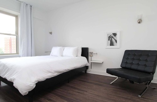 East Hyde Park Apartment | UChicago, Shops + Eats, Lake | Gym + W&D | Zencity