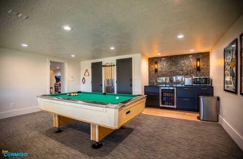 Lakeview House | Ultimate Family Getaway ~ Hot Tub, Games & Theater