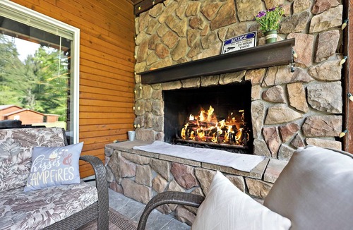 Olympia House | Ultimate Getaway by Boston Harbor - 2 acres with bar, beach access, games & more