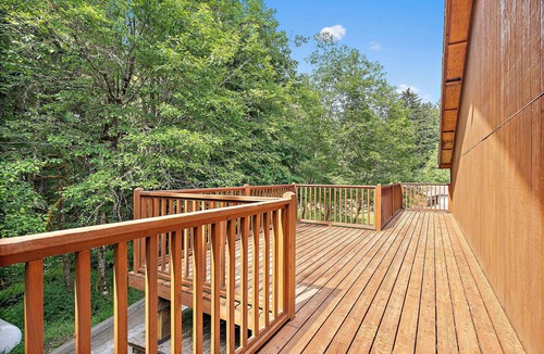 Olympia House | Ultimate Getaway by Boston Harbor - 2 acres with bar, beach access, games & more