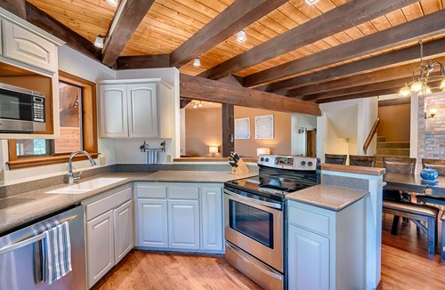 Swiss Manor House | Ultimate Group Gathering - 6bd 5bth in Flagstaff on National Forest