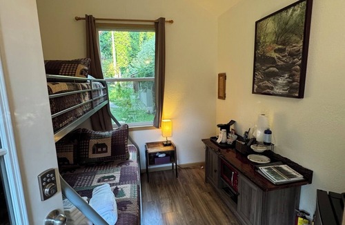 Idleyld Park Cabin | Umpqua National Forest Cabin #3 – Near Crater Lake & Umpqua Hot Springs