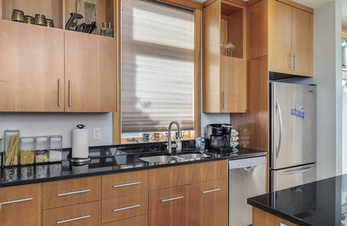 Hood River House | UNBEATABLE LOCATION! Downtown Hood River Loft with Views, Pet Friendly