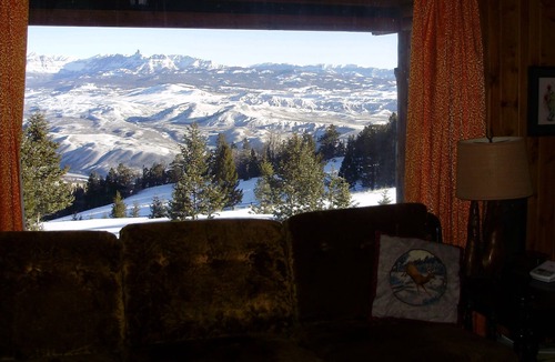 Dubois Cabin | Unbelievable views, space, and serenity at this comfy classic cabin.
