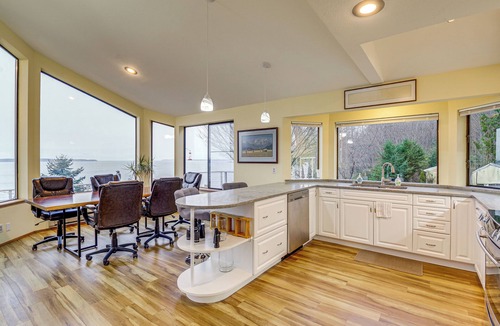 Freeland House | Uninterrupted Water Views! Whidbey Island Getaway