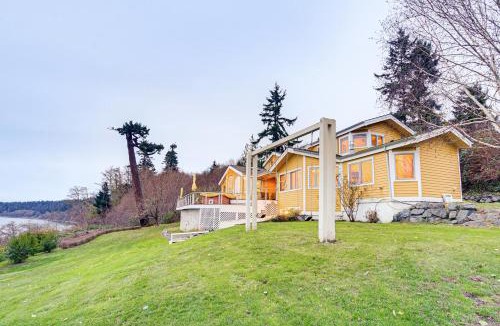 Freeland House | Uninterrupted Water Views! Whidbey Island Getaway