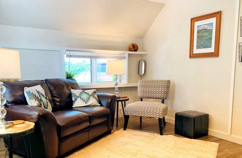 Puyallup Cottage | Unique Carriage House Unit near Fair and Stadium