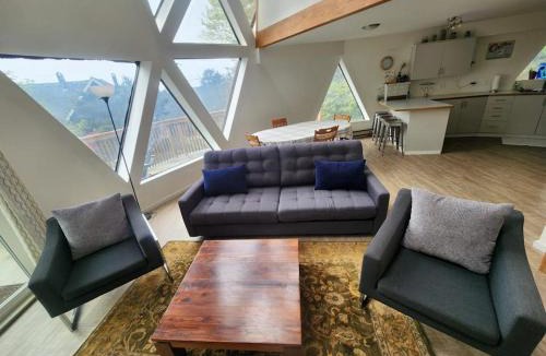 Otter Rock House | Unique Geodesic Dome Home with WiFi Deck & Lovely Views - 2 Dogs OK