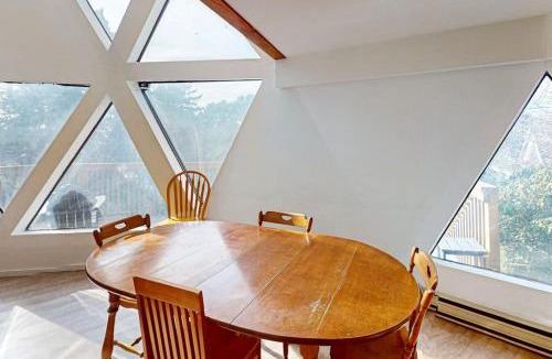 Otter Rock House | Unique Geodesic Dome Home with WiFi Deck & Lovely Views - 2 Dogs OK