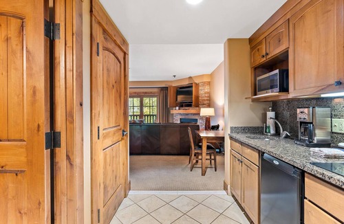 Tamarack Condo | Unique King Studio with Jet Tub