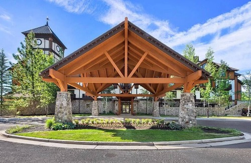 Tamarack Condo | Unique King Studio with Jet Tub