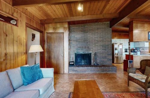 Dunes City House | Unique lakefront cabin near the dunes with a private dock & fireplace