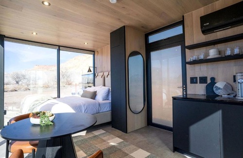 Torrey House | Unique Mirror Studio Retreat with Panoramic Views near Capitol Reef, Torrey Utah