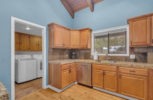 Sunriver House | Unique spacious cabin with private deck, hot tub!